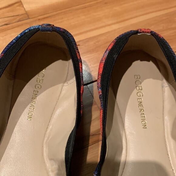 BCBGENERATION print fabric flats. Elastic edge. Nonslip forefoot sole Size 6 1/2 - Picture 6 of 6